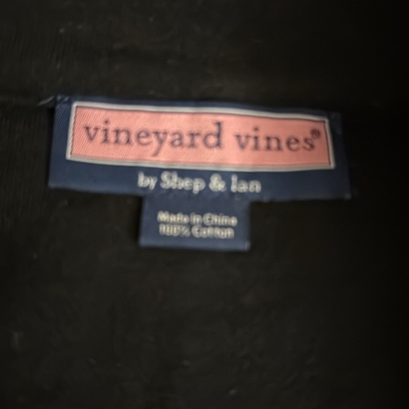 Vineyard Vines XX UMASS COLLEGE (Black and Red Logo Pullover) - Picture 2 of 8